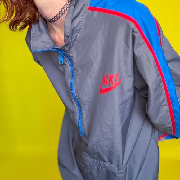 Nike Unisex Gray and Blue Striped Windbreaker Jacket - Picture 3 of 14